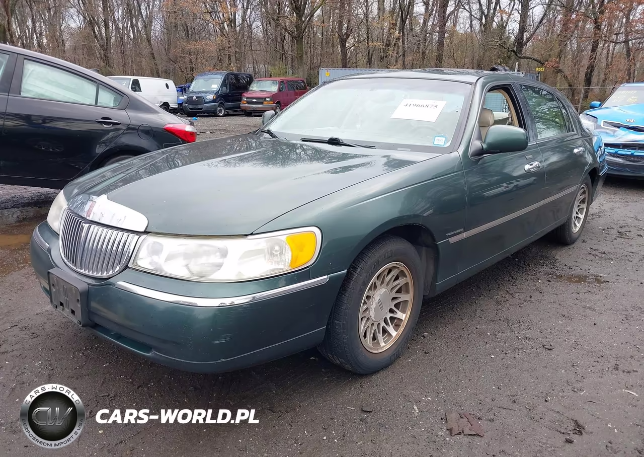 2000 Lincoln Town Car Signature VIN:1LNHM82W1YY813556 - 2