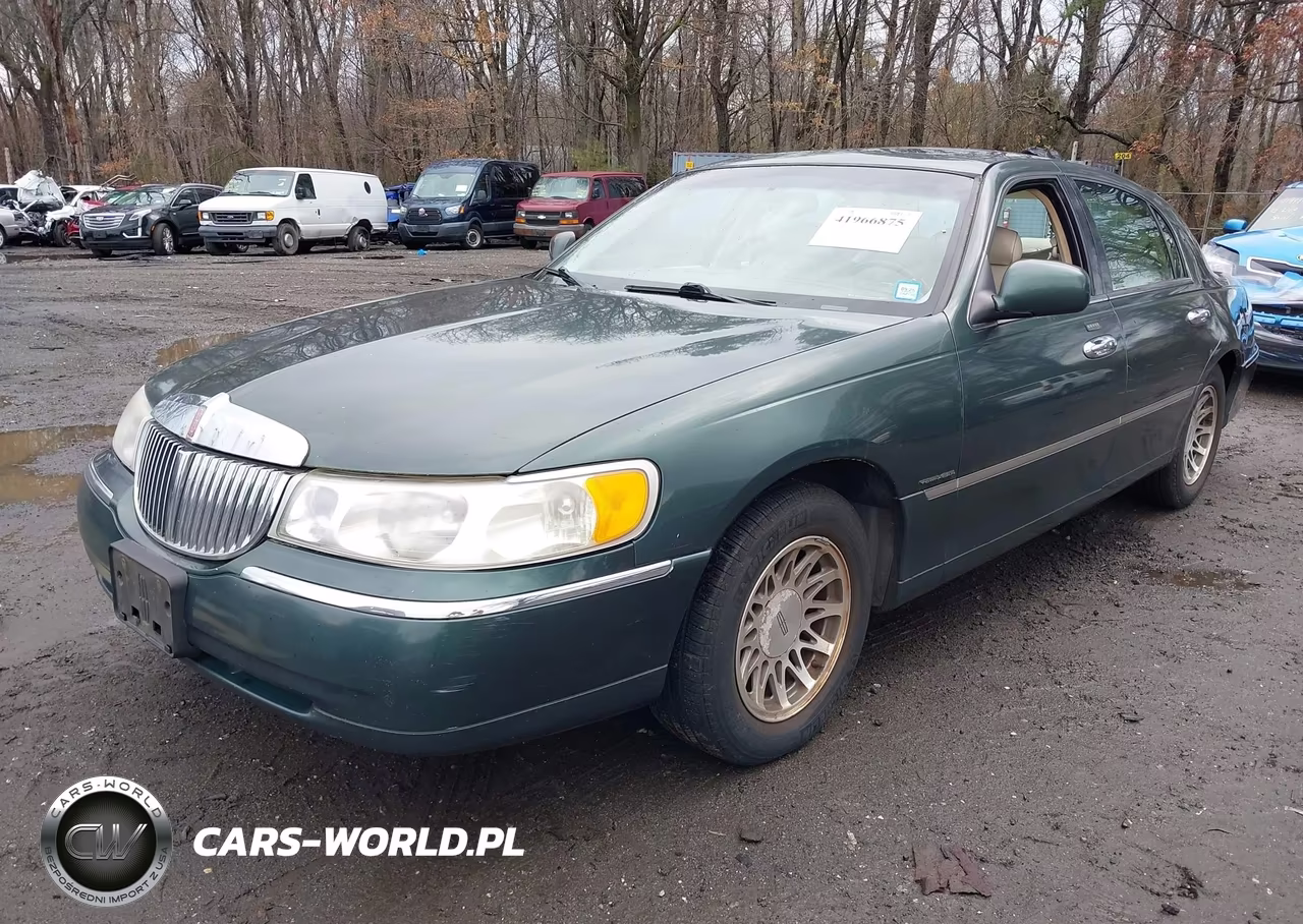 2000 Lincoln Town Car Signature VIN:1LNHM82W1YY813556 - 6