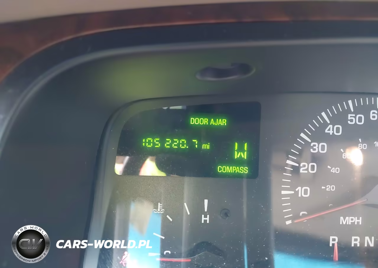 2000 Lincoln Town Car Signature VIN:1LNHM82W1YY813556 - 7