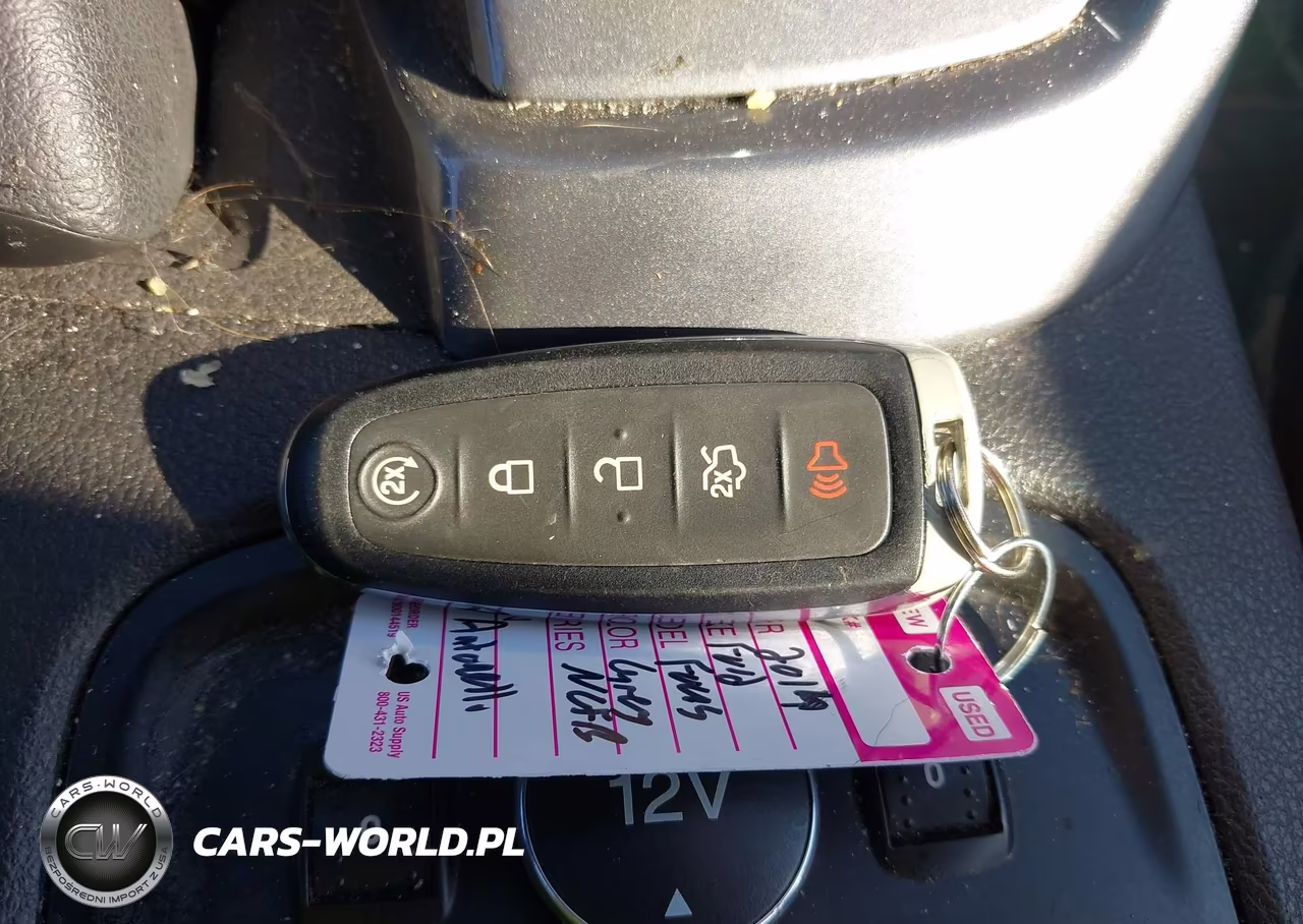 2014 Ford Focus Titanium VIN:1FADP3J25EL395772 - 11
