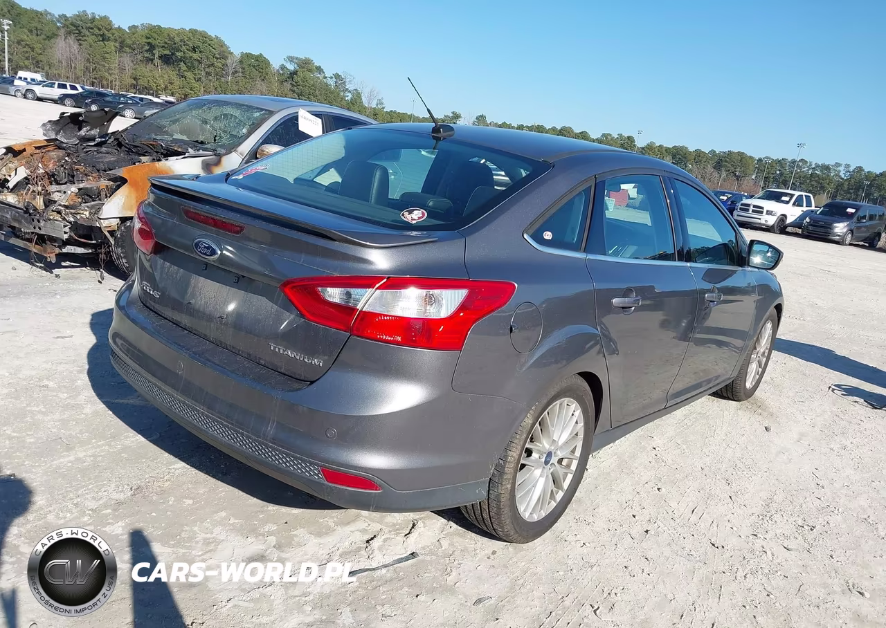 2014 Ford Focus Titanium VIN:1FADP3J25EL395772 - 4