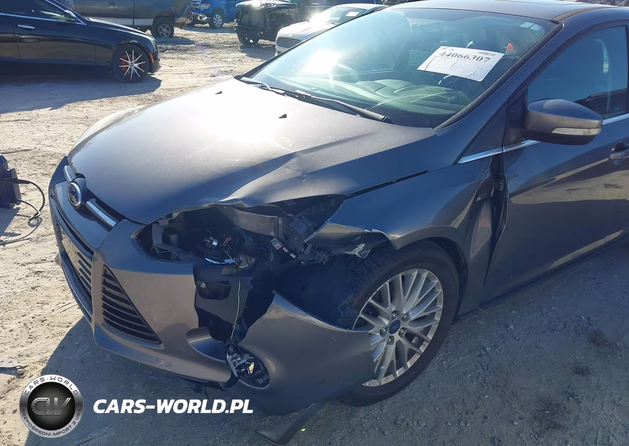 2014 Ford Focus Titanium VIN:1FADP3J25EL395772 - 6