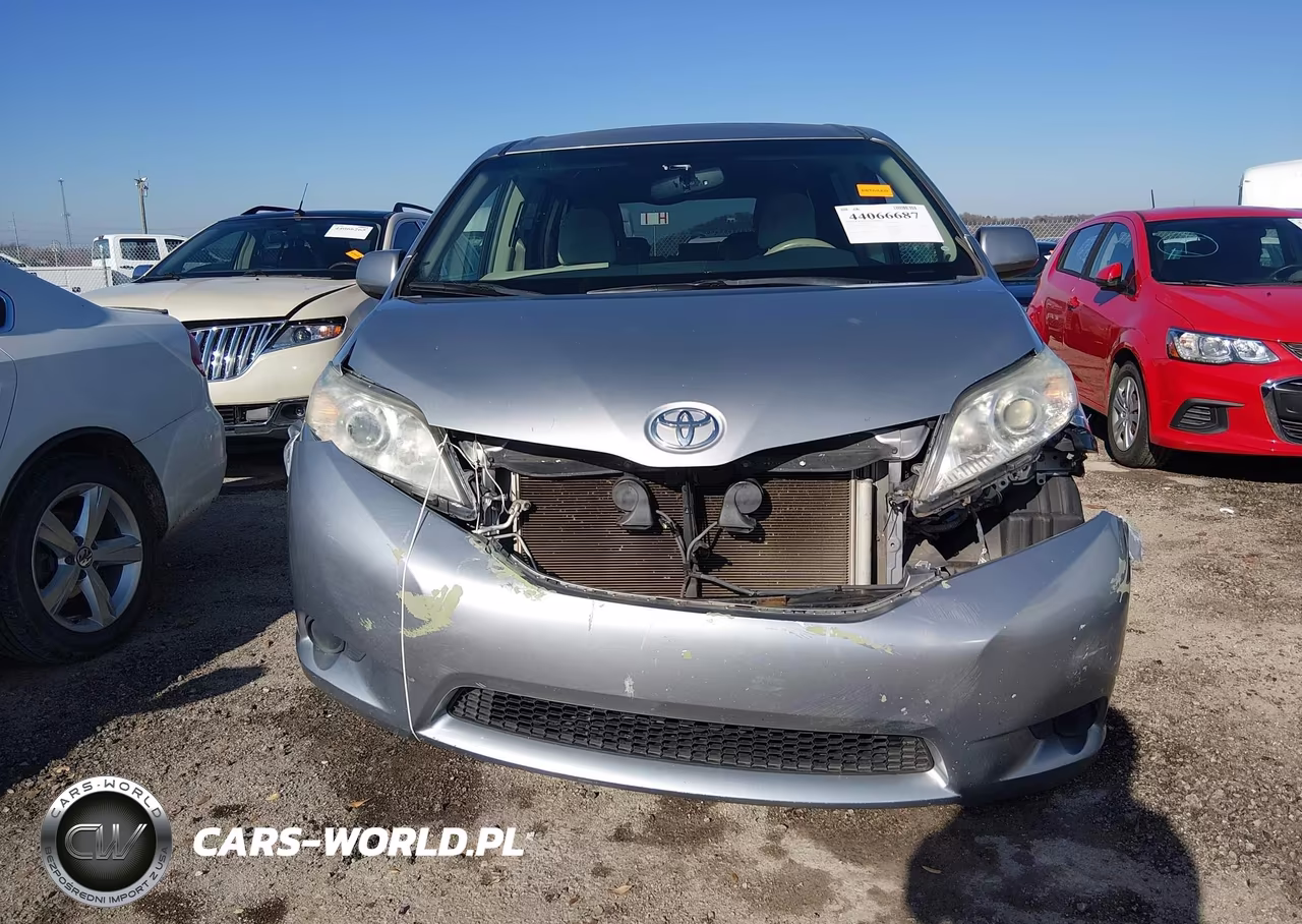 2014 Toyota Sienna Le V6 8 Passenger VIN:5TDKK3DC1ES447160 - 12