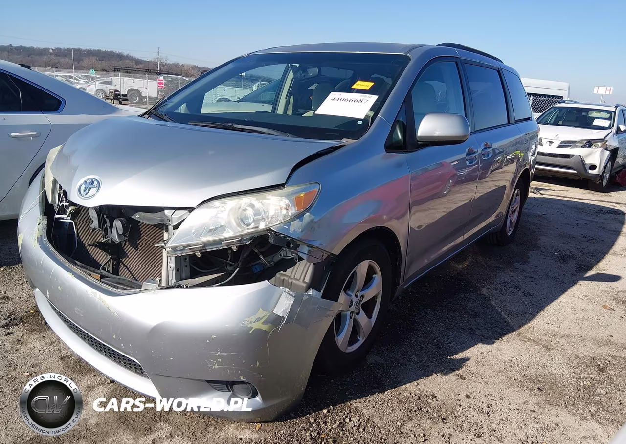 2014 Toyota Sienna Le V6 8 Passenger VIN:5TDKK3DC1ES447160 - 2