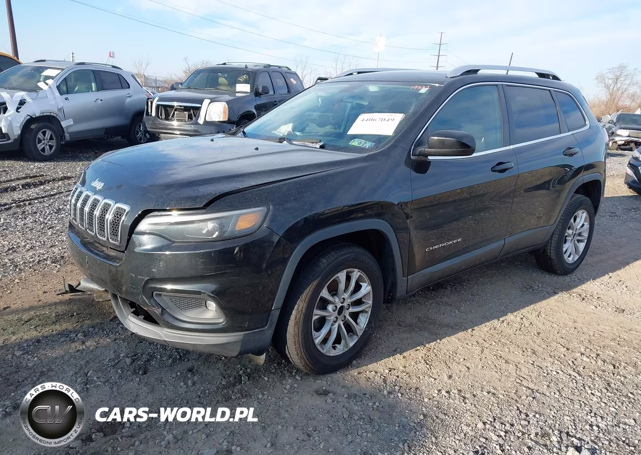 2019 Jeep Cherokee Latitude 4X4 VIN:1C4PJMCB9KD334927 - 2