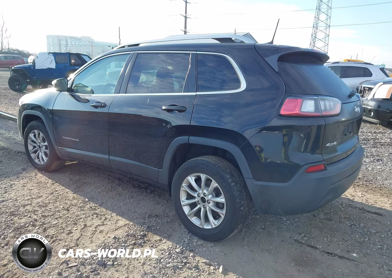 2019 Jeep Cherokee Latitude 4X4 VIN:1C4PJMCB9KD334927 - 3