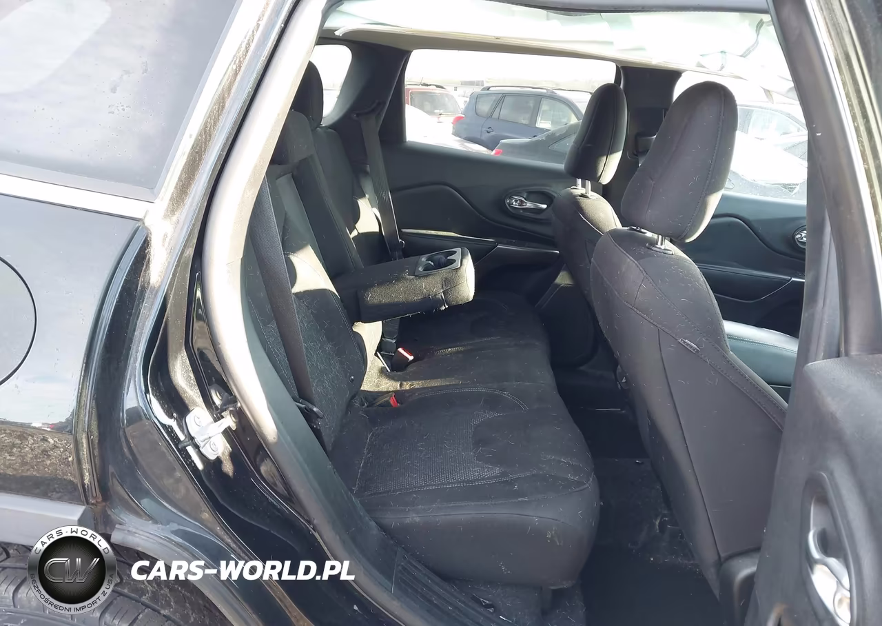 2019 Jeep Cherokee Latitude 4X4 VIN:1C4PJMCB9KD334927 - 8