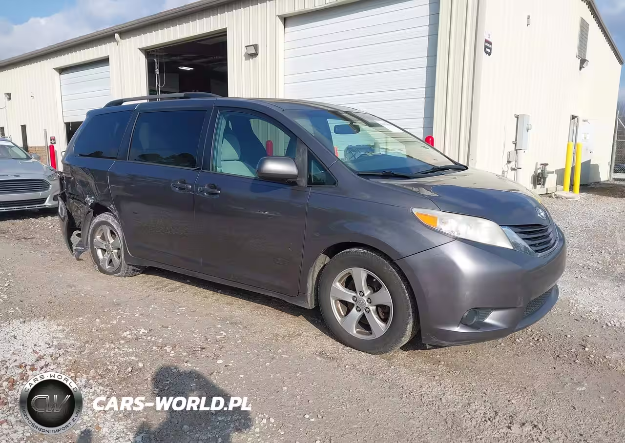 2016 Toyota Sienna Le 8 Passenger