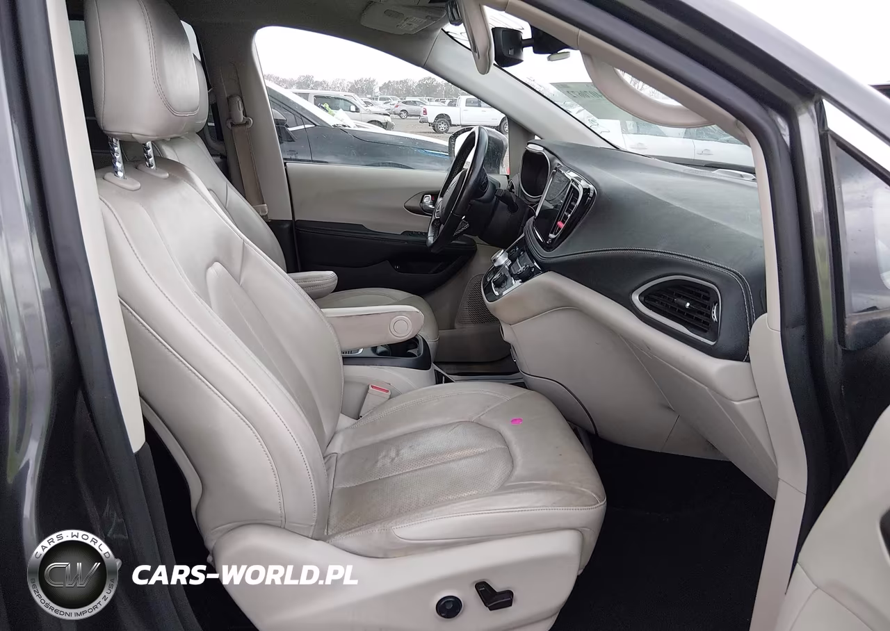 2021 Chrysler Pacifica Hybrid Touring L VIN:2C4RC1L74MR603087 - 5