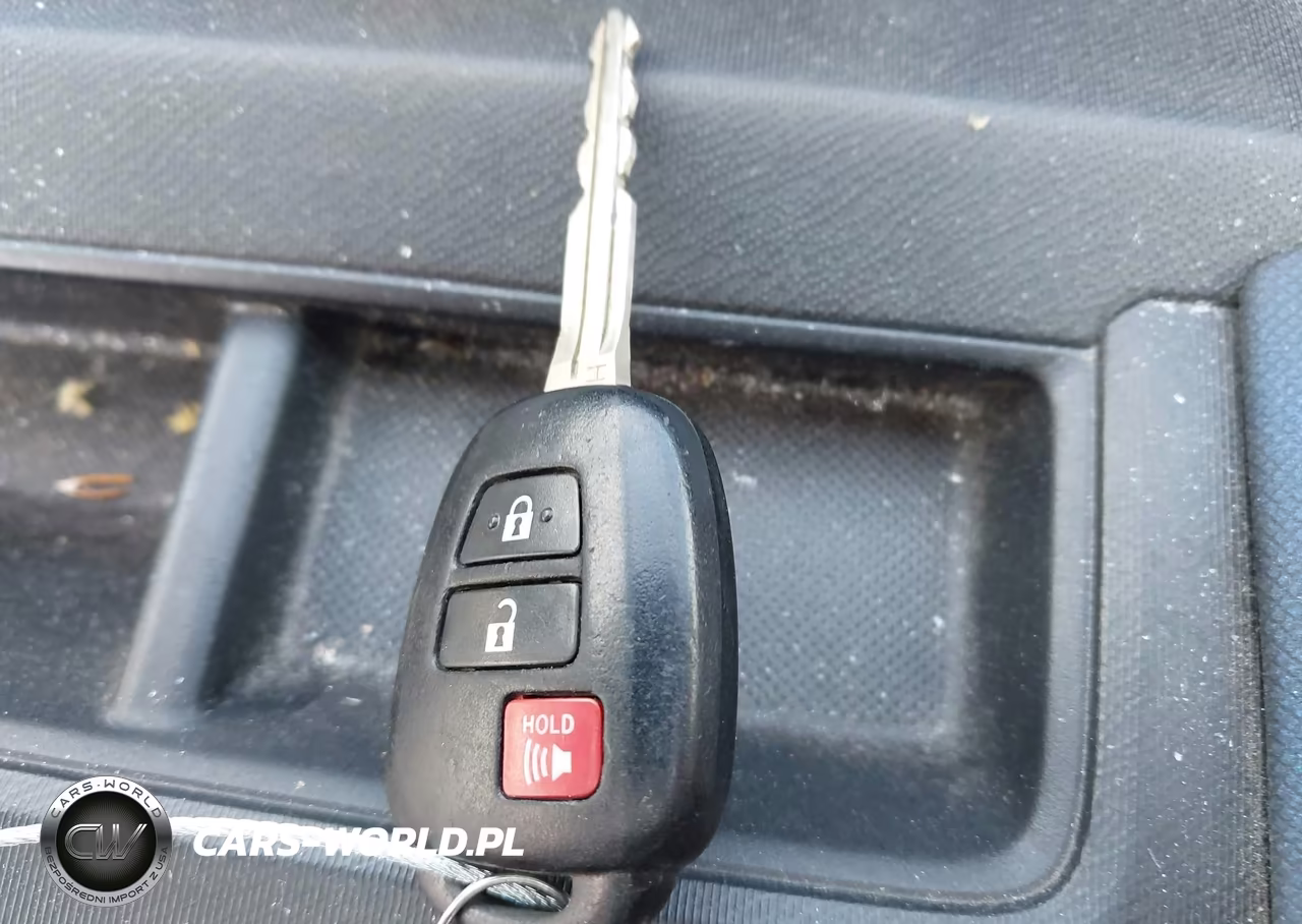 2016 Toyota Prius C Two VIN:JTDKDTB3XG1132516 - 11
