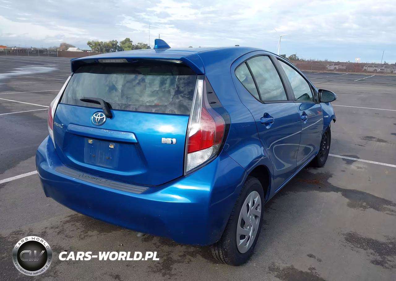 2016 Toyota Prius C Two VIN:JTDKDTB3XG1132516 - 4