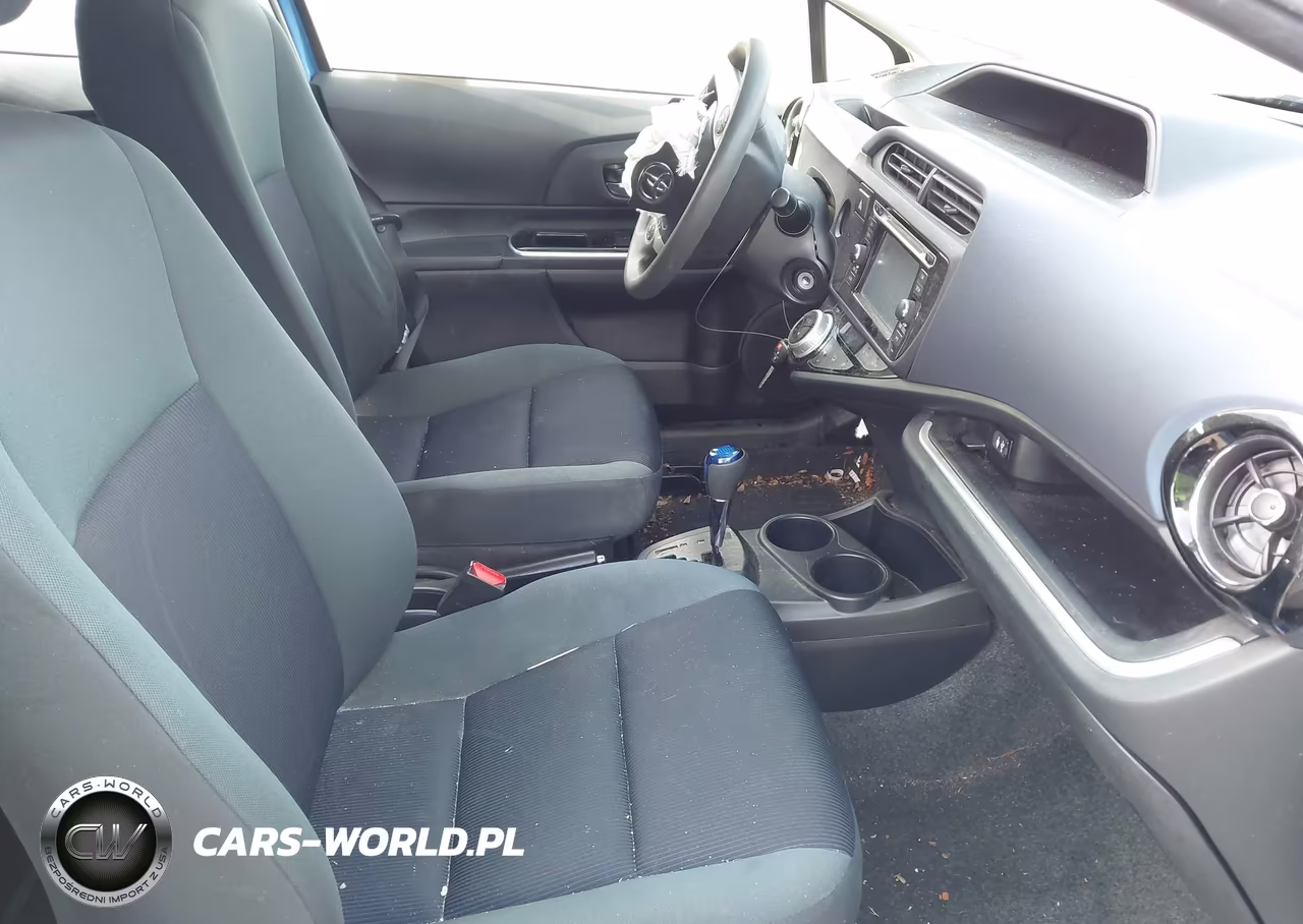 2016 Toyota Prius C Two VIN:JTDKDTB3XG1132516 - 5
