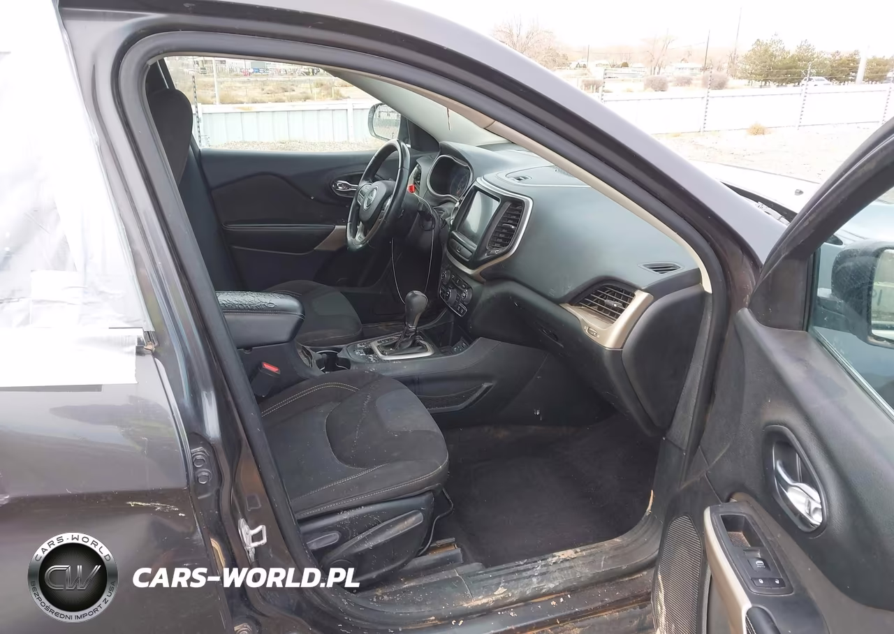 2017 Jeep Cherokee Latitude Fwd VIN:1C4PJLCB1HW668120 - 5