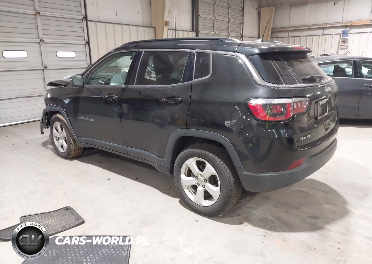 2019 Jeep Compass Latitude 4X4 VIN:3C4NJDBBXKT683713 - 3