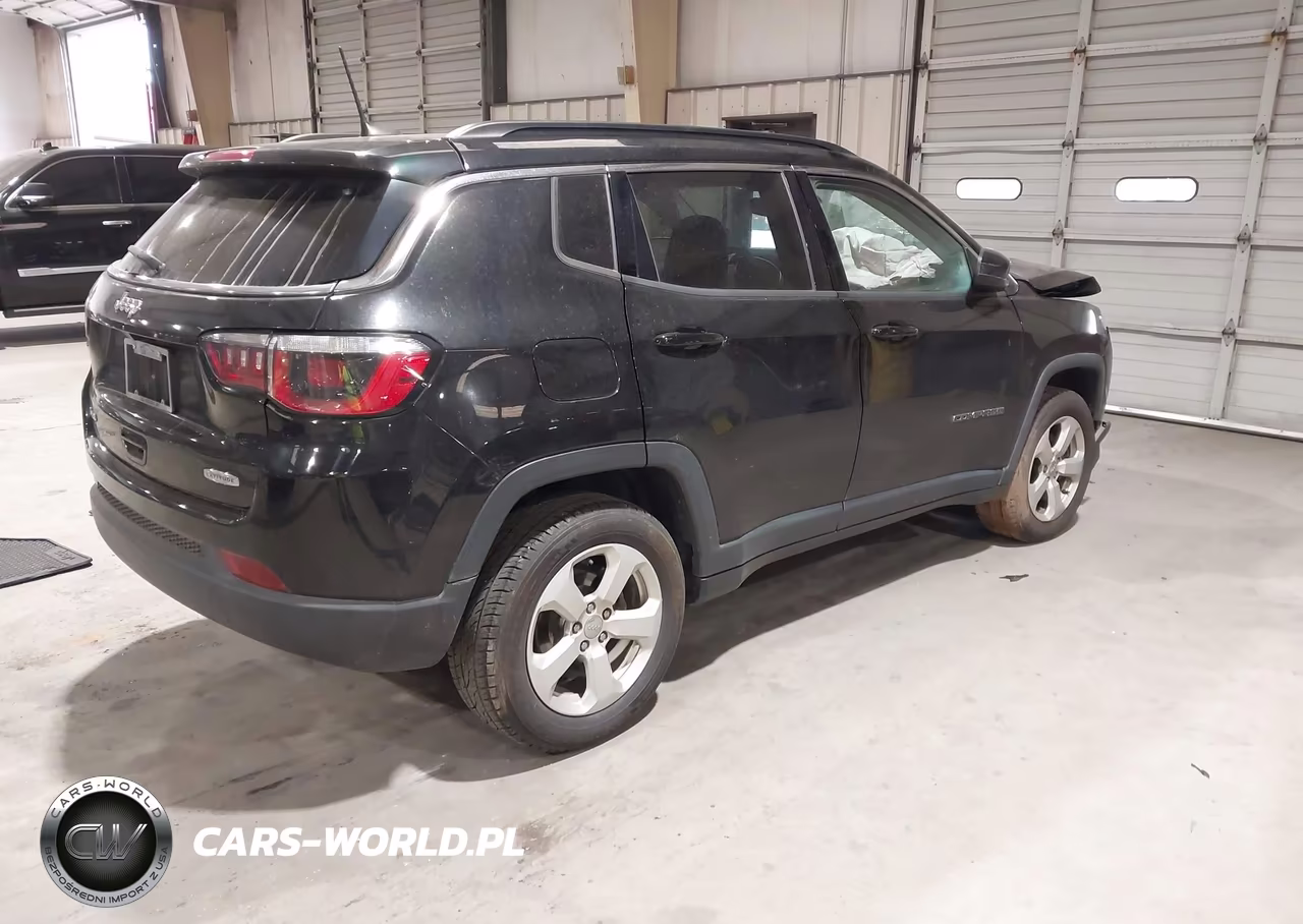 2019 Jeep Compass Latitude 4X4 VIN:3C4NJDBBXKT683713 - 4
