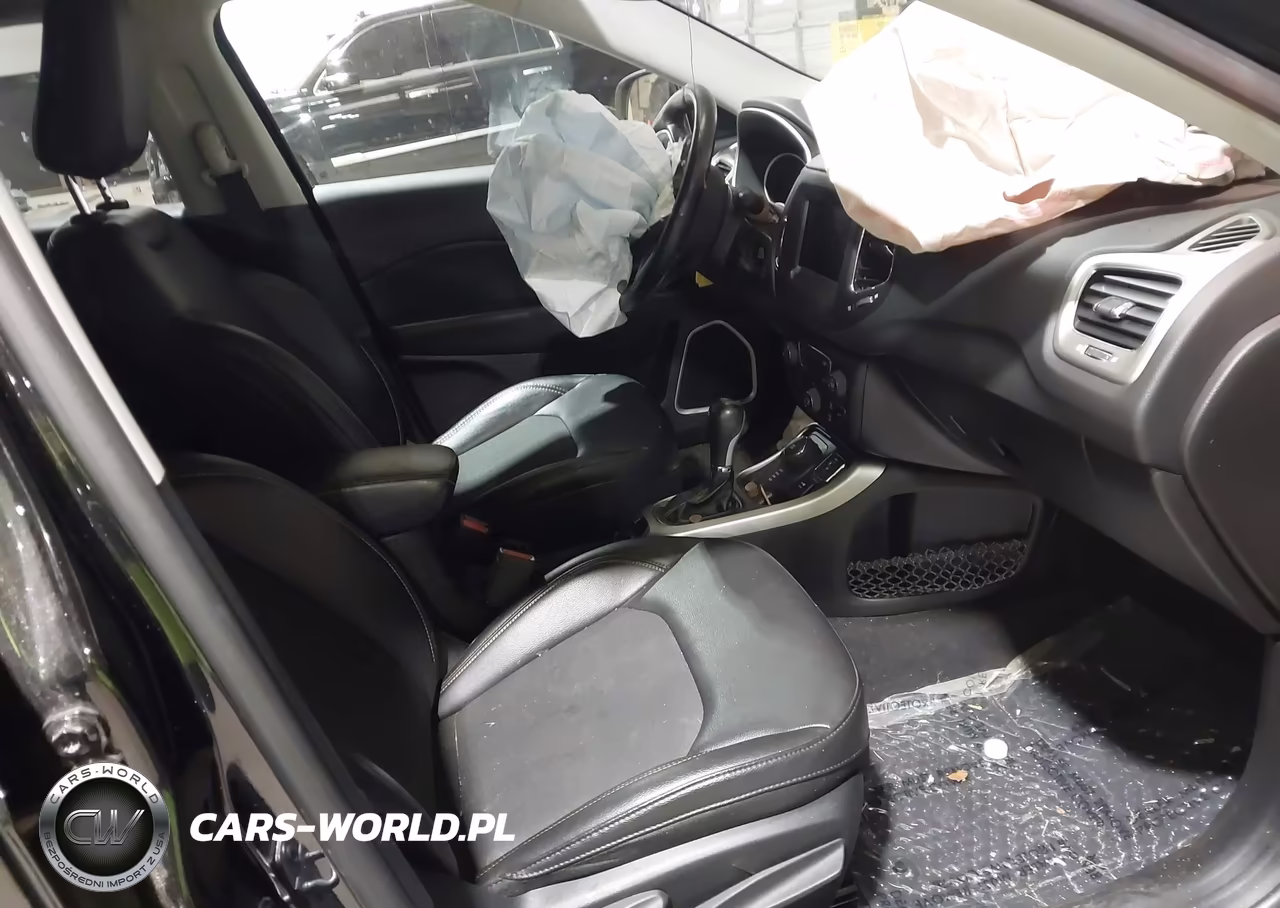 2019 Jeep Compass Latitude 4X4 VIN:3C4NJDBBXKT683713 - 5