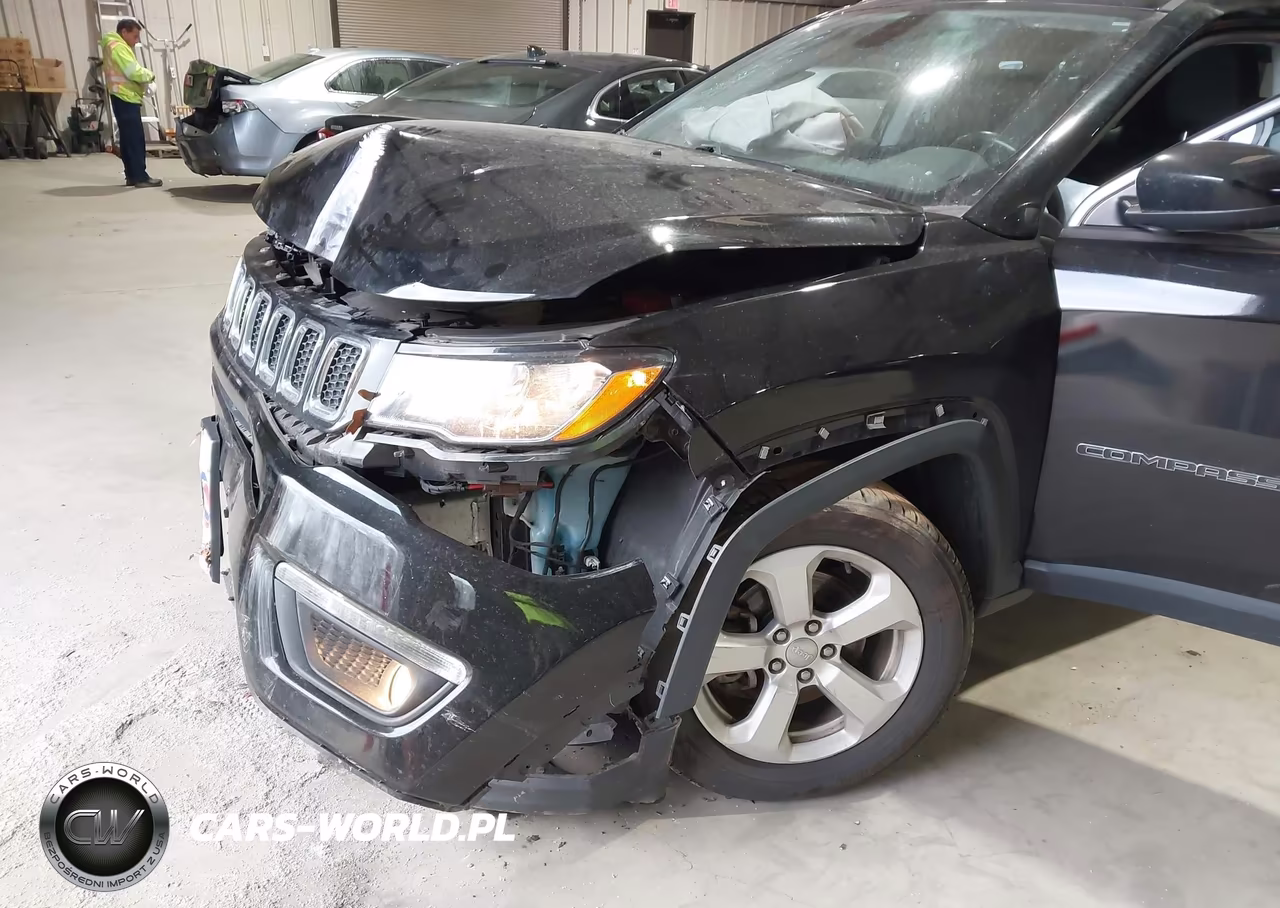 2019 Jeep Compass Latitude 4X4 VIN:3C4NJDBBXKT683713 - 6
