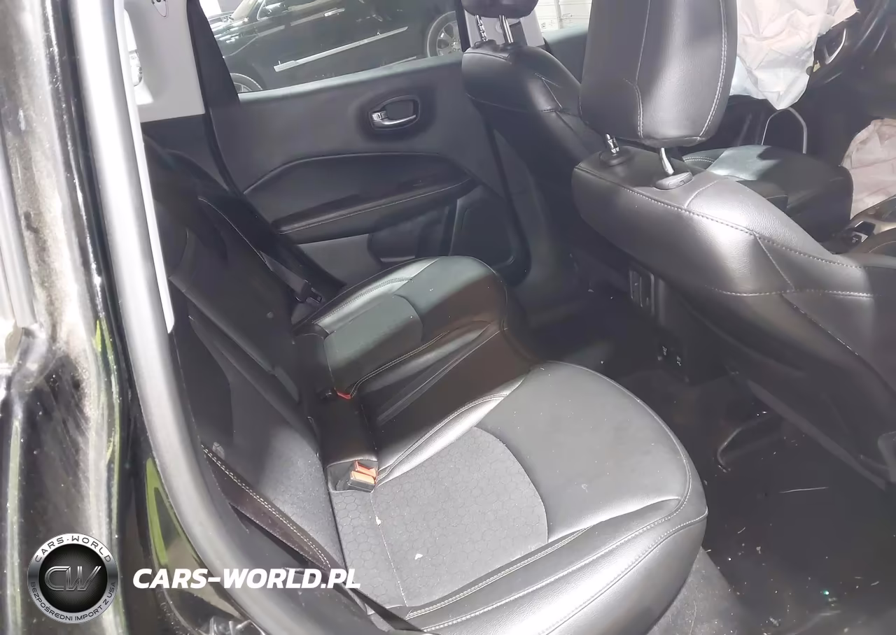 2019 Jeep Compass Latitude 4X4 VIN:3C4NJDBBXKT683713 - 8