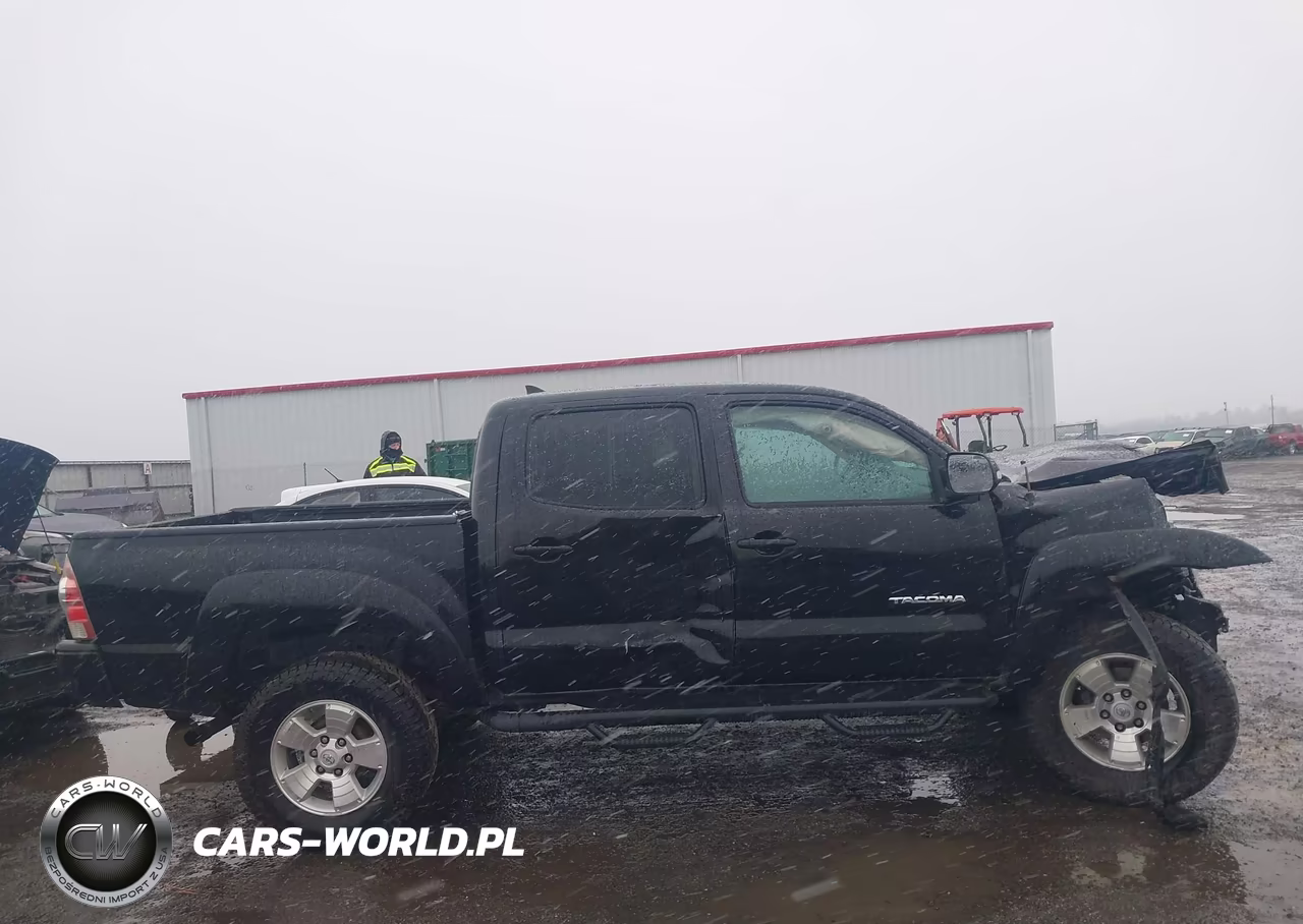 2015 Toyota Tacoma Base V6 VIN:5TFLU4ENXFX145088 - 13