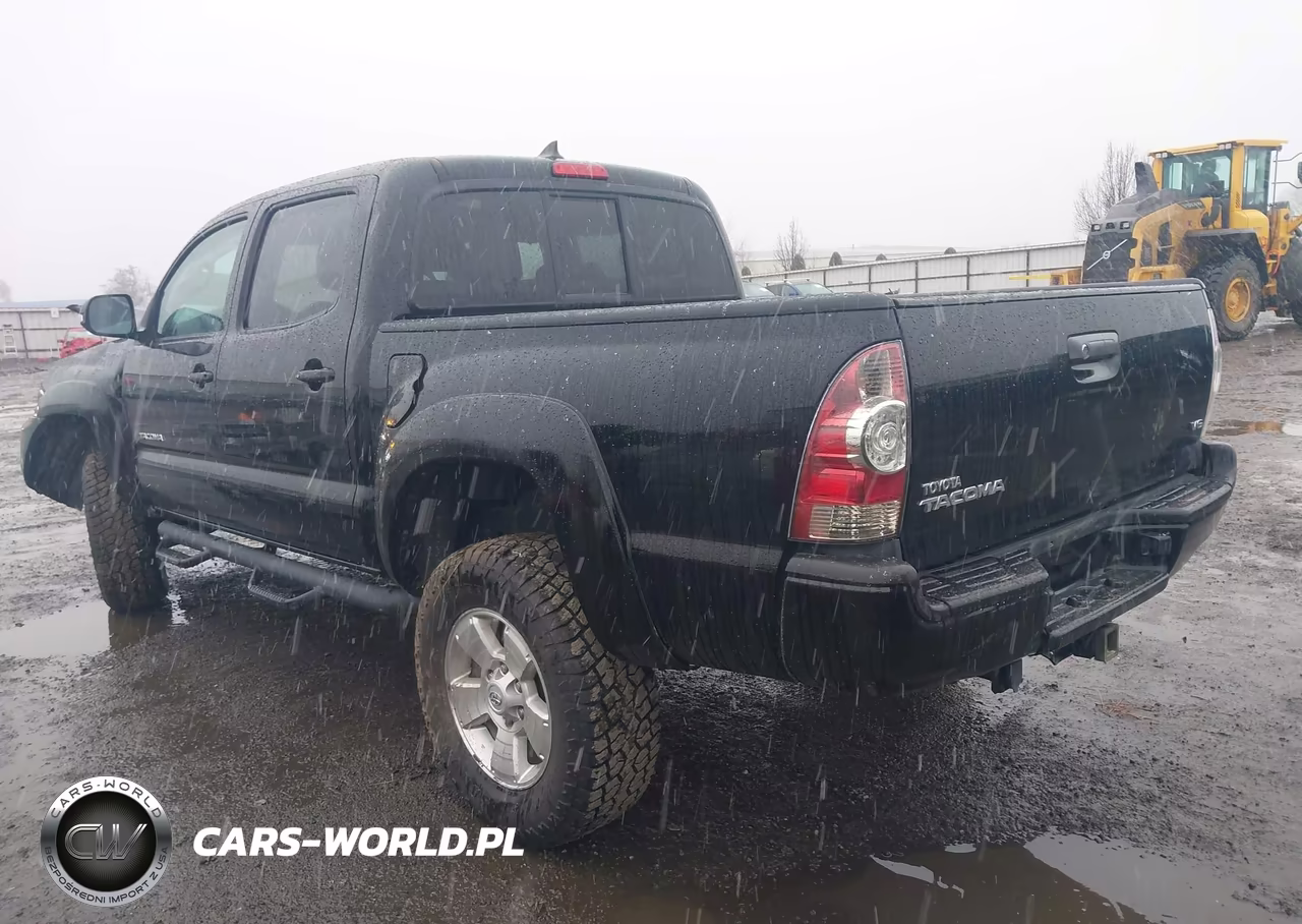 2015 Toyota Tacoma Base V6 VIN:5TFLU4ENXFX145088 - 3
