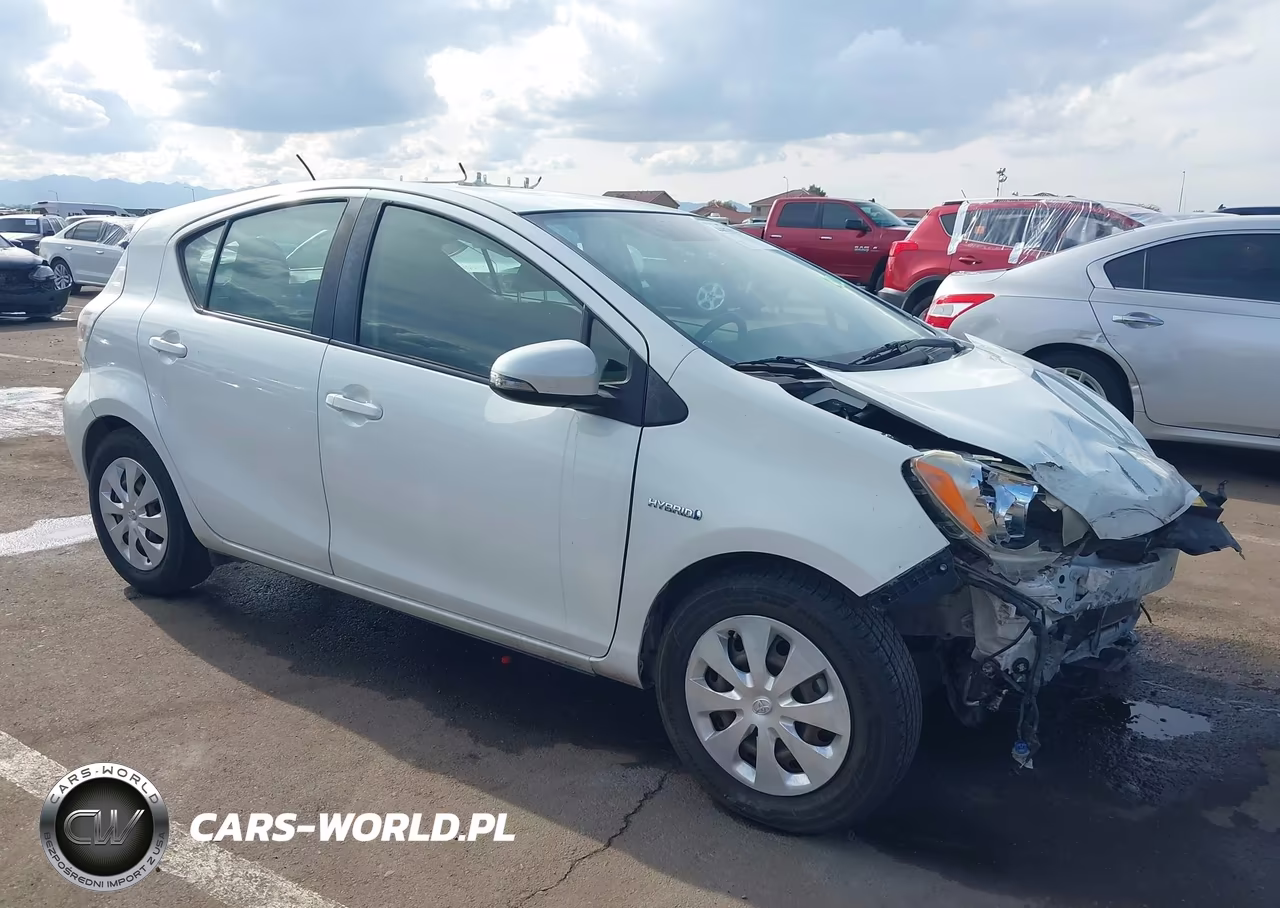 2013 Toyota Prius C Two – zdjęcie 1 z 17