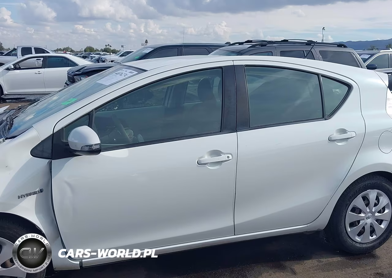 2013 Toyota Prius C Two VIN:JTDKDTB3XD1553339 - 14
