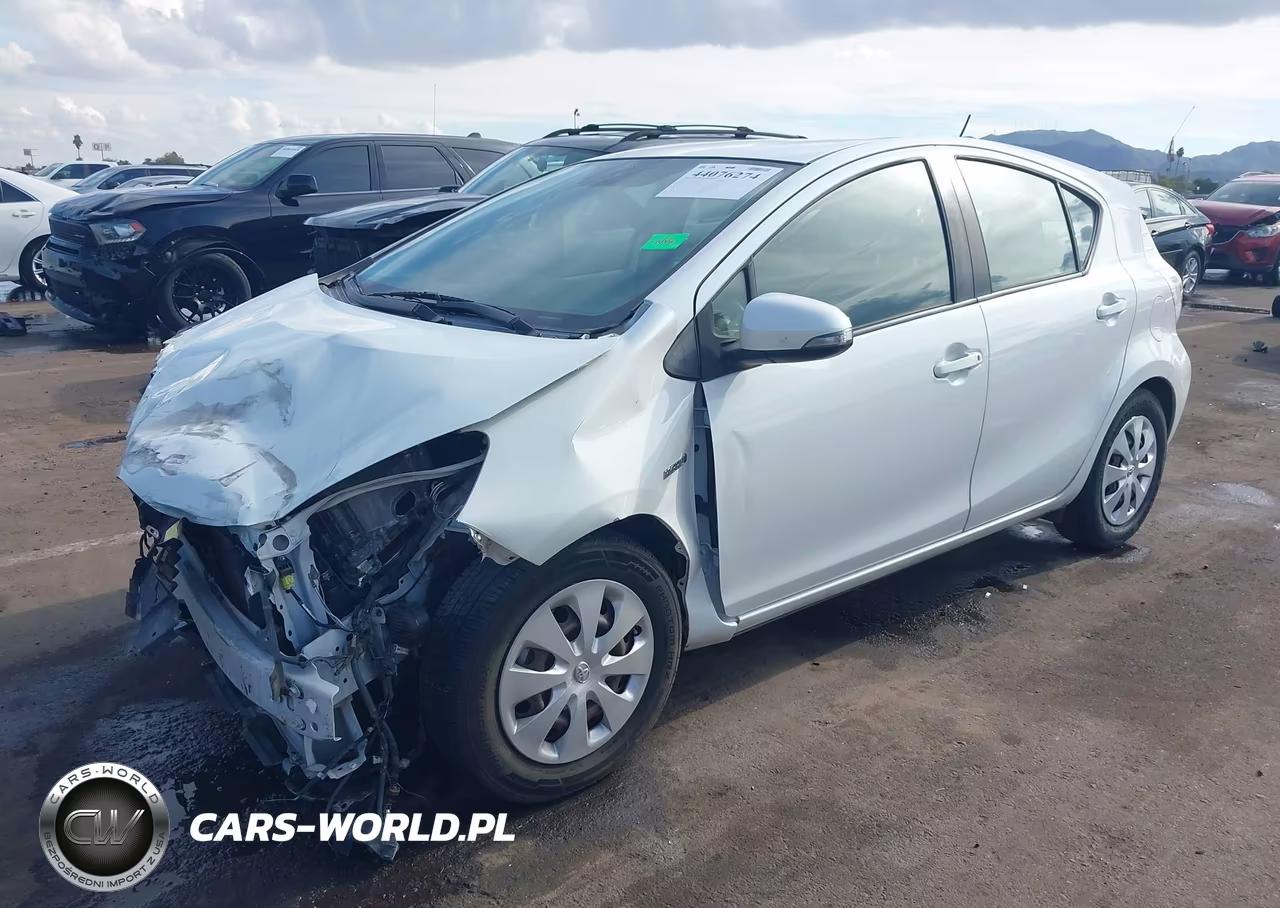 2013 Toyota Prius C Two VIN:JTDKDTB3XD1553339 - 2