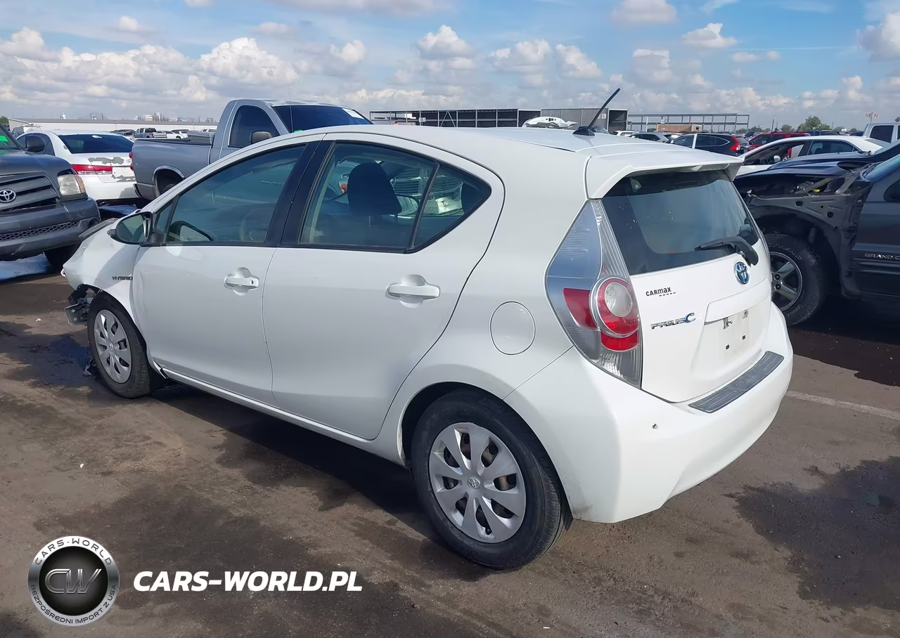 2013 Toyota Prius C Two VIN:JTDKDTB3XD1553339 - 3