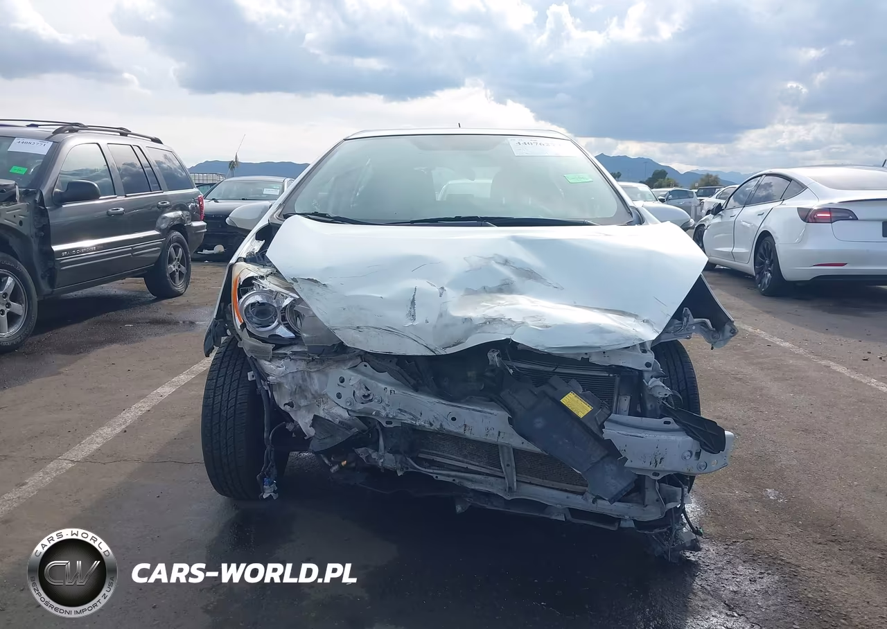 2013 Toyota Prius C Two VIN:JTDKDTB3XD1553339 - 6
