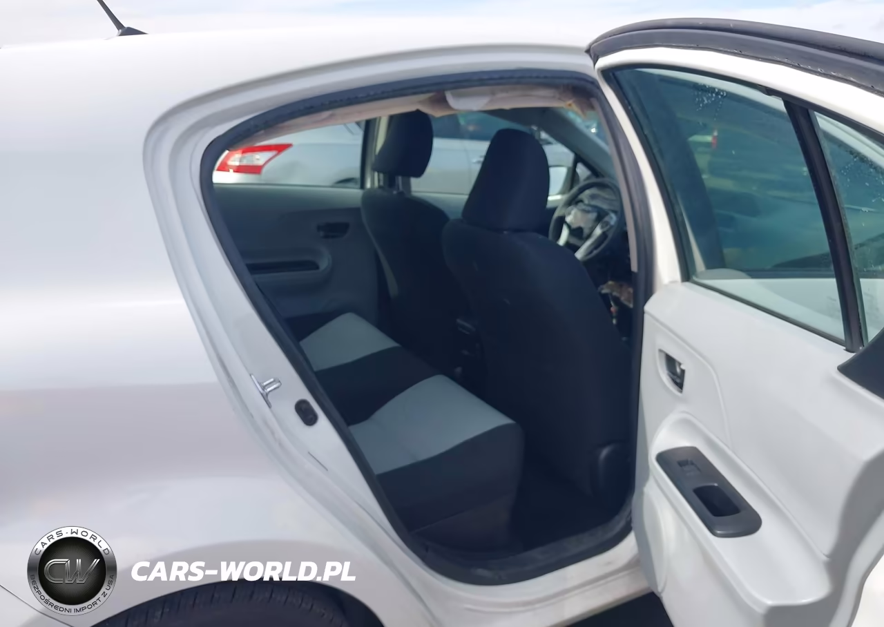 2013 Toyota Prius C Two VIN:JTDKDTB3XD1553339 - 8