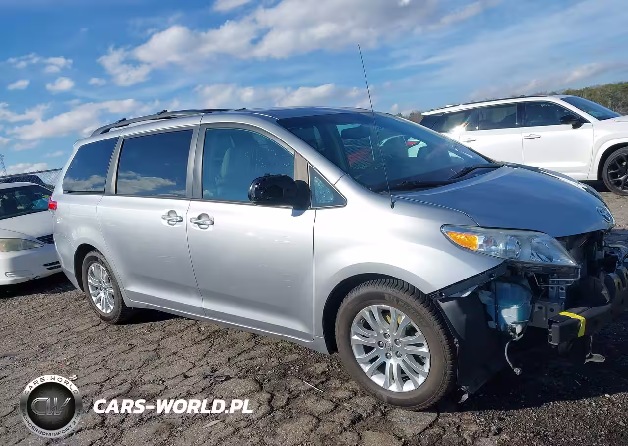2013 Toyota Sienna Xle V6 8 Passenger