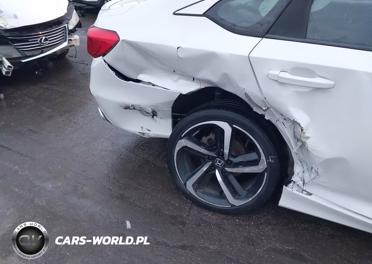 2018 Honda Accord Sport VIN:1HGCV1F35JA209396 - 17