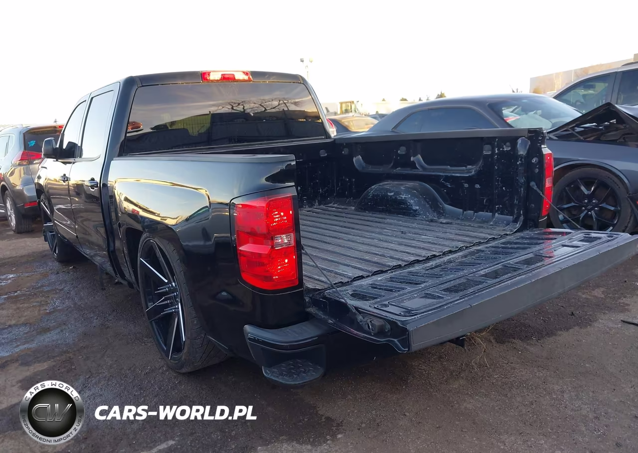 2018 Chevrolet Silverado 1500 2Lt VIN:3GCUKREC9JG628381 - 3