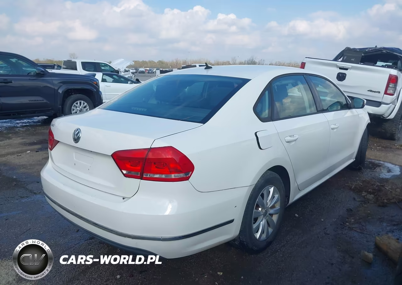 2013 Volkswagen Passat S VIN:1VWAH7A30DC095157 - 4