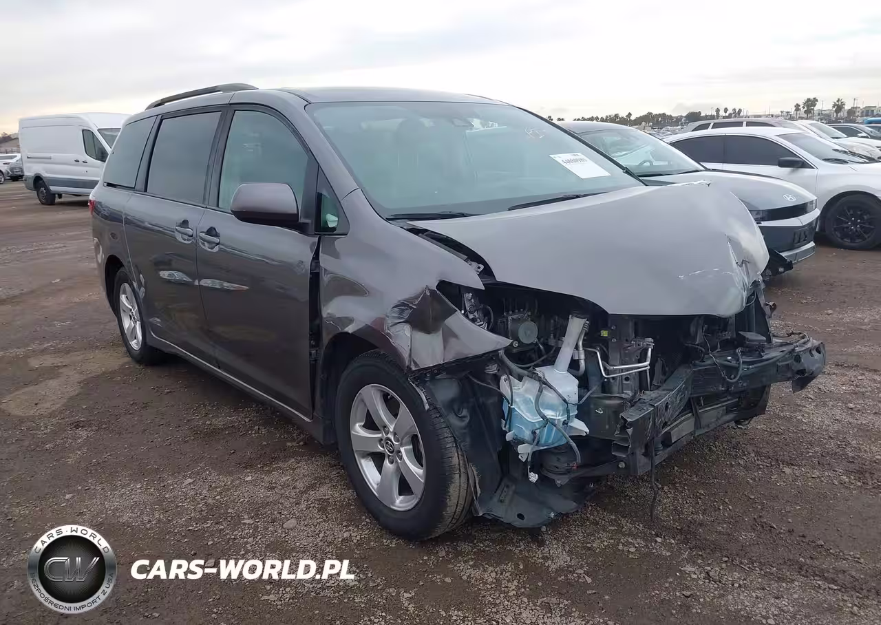 2018 Toyota Sienna Le 8 Passenger