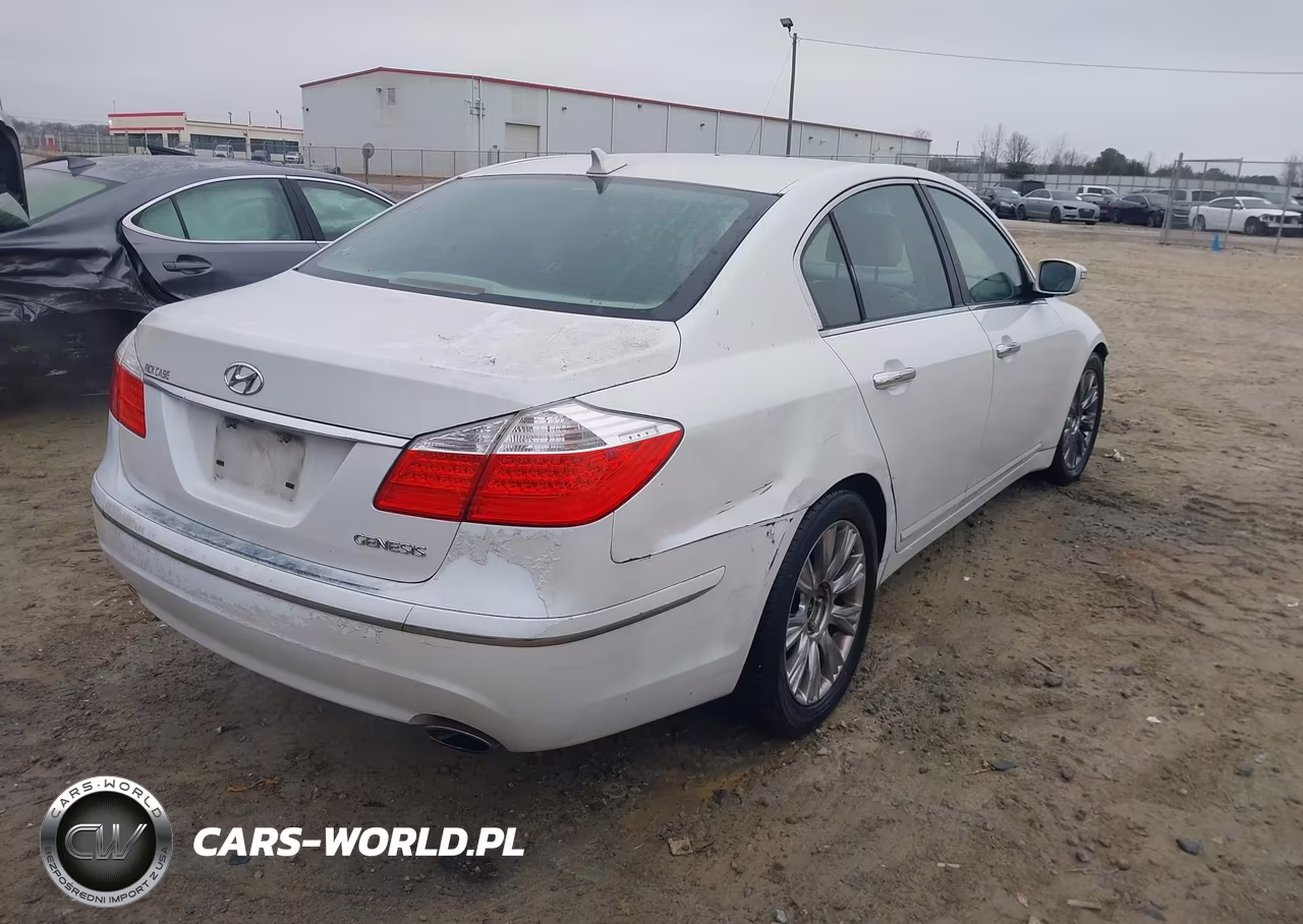 2010 Hyundai Genesis 3.8 VIN:KMHGC4DE5AU075298 - 4