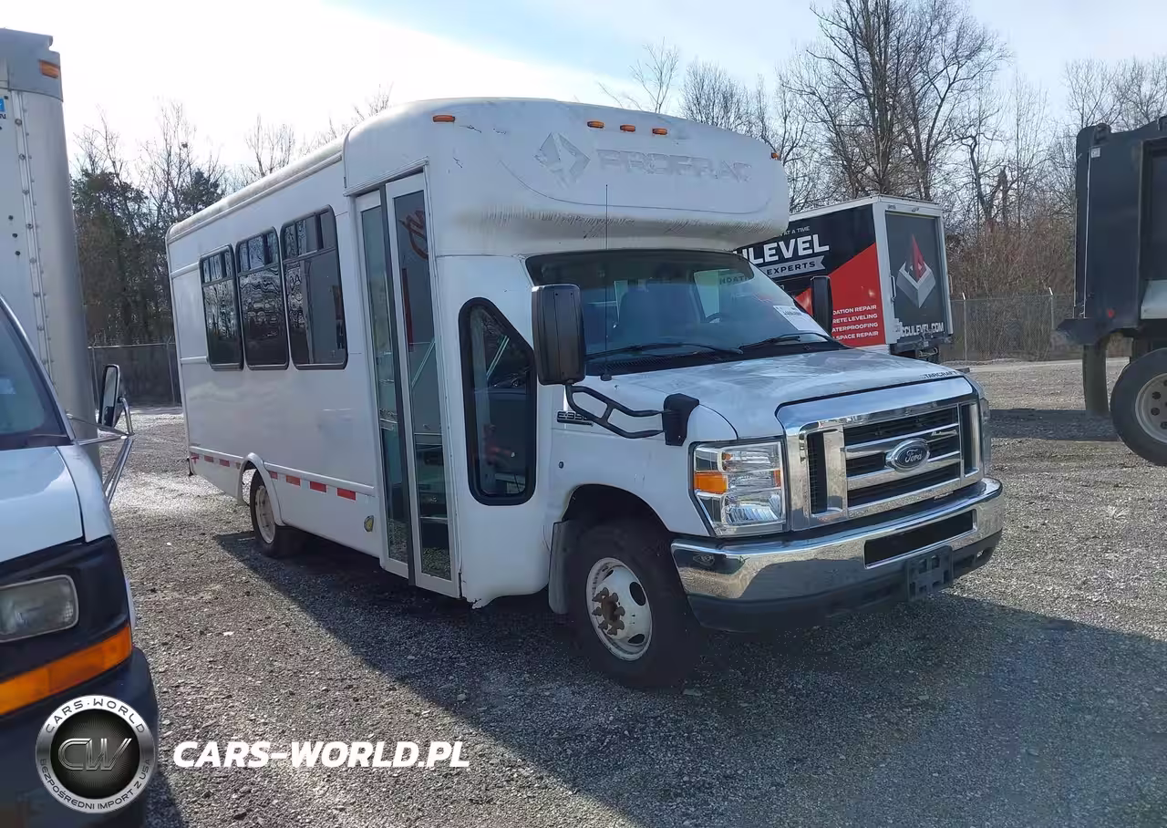 2017 Ford E-350 Cutaway