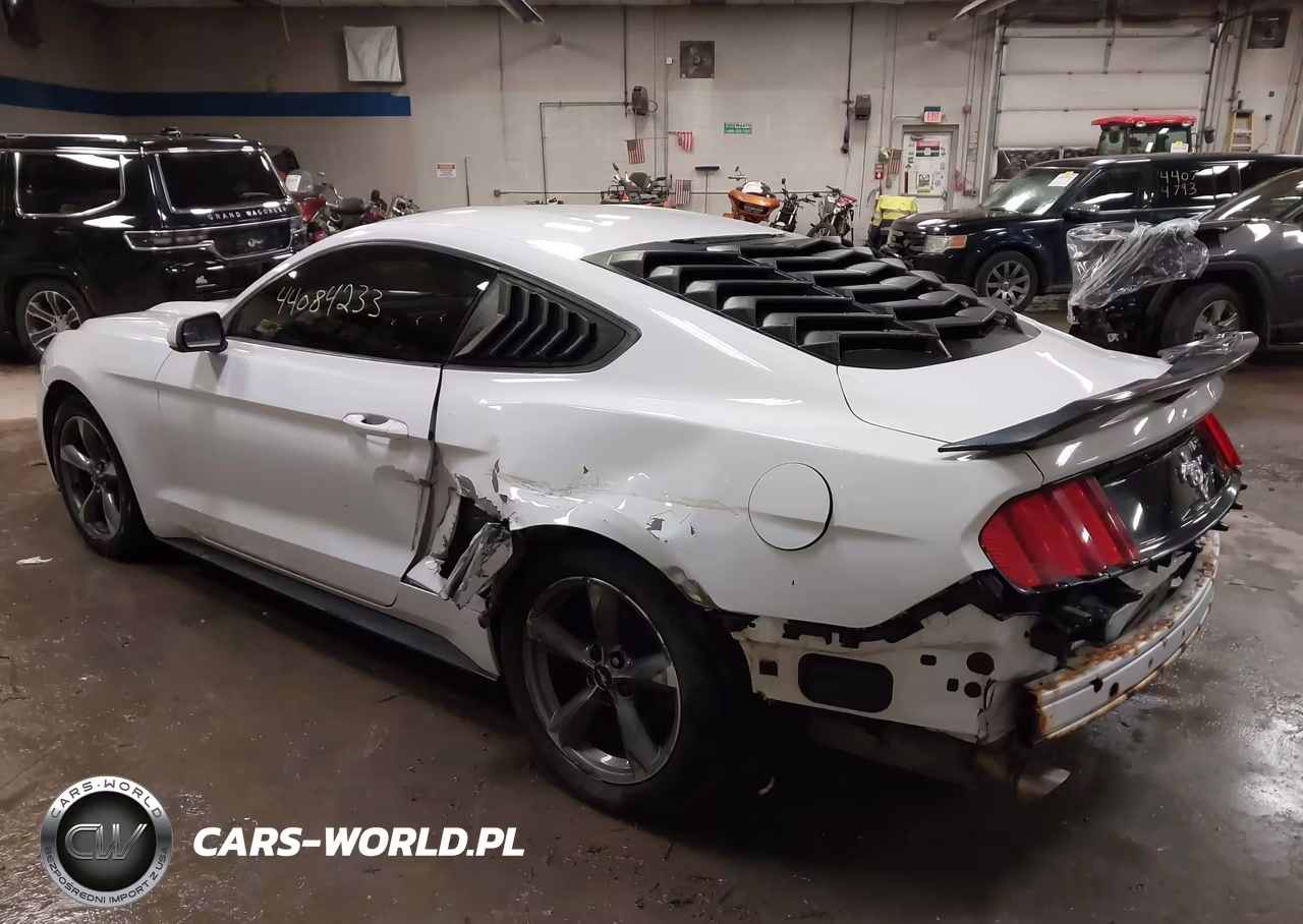2015 Ford Mustang V6 VIN:1FA6P8AM0F5352423 - 3