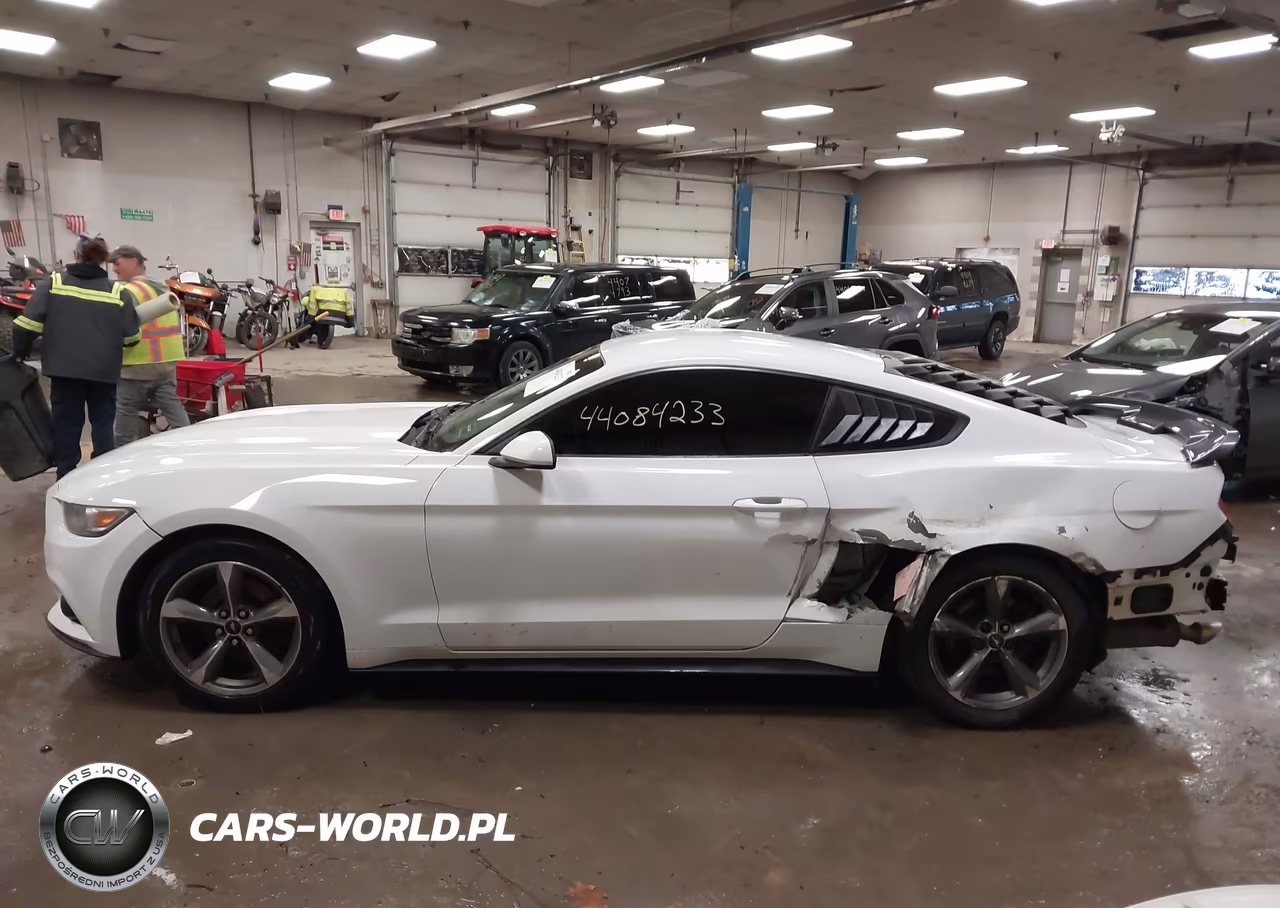 2015 Ford Mustang V6 VIN:1FA6P8AM0F5352423 - 6