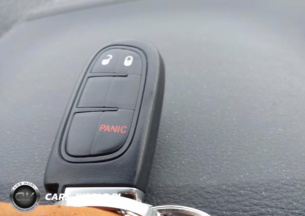 2020 Jeep Cherokee Latitude Plus 4X4 VIN:1C4PJMLB0LD590553 - 11