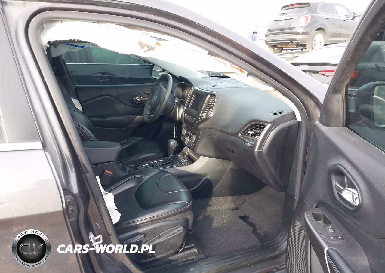 2020 Jeep Cherokee Latitude Plus 4X4 VIN:1C4PJMLB0LD590553 - 5