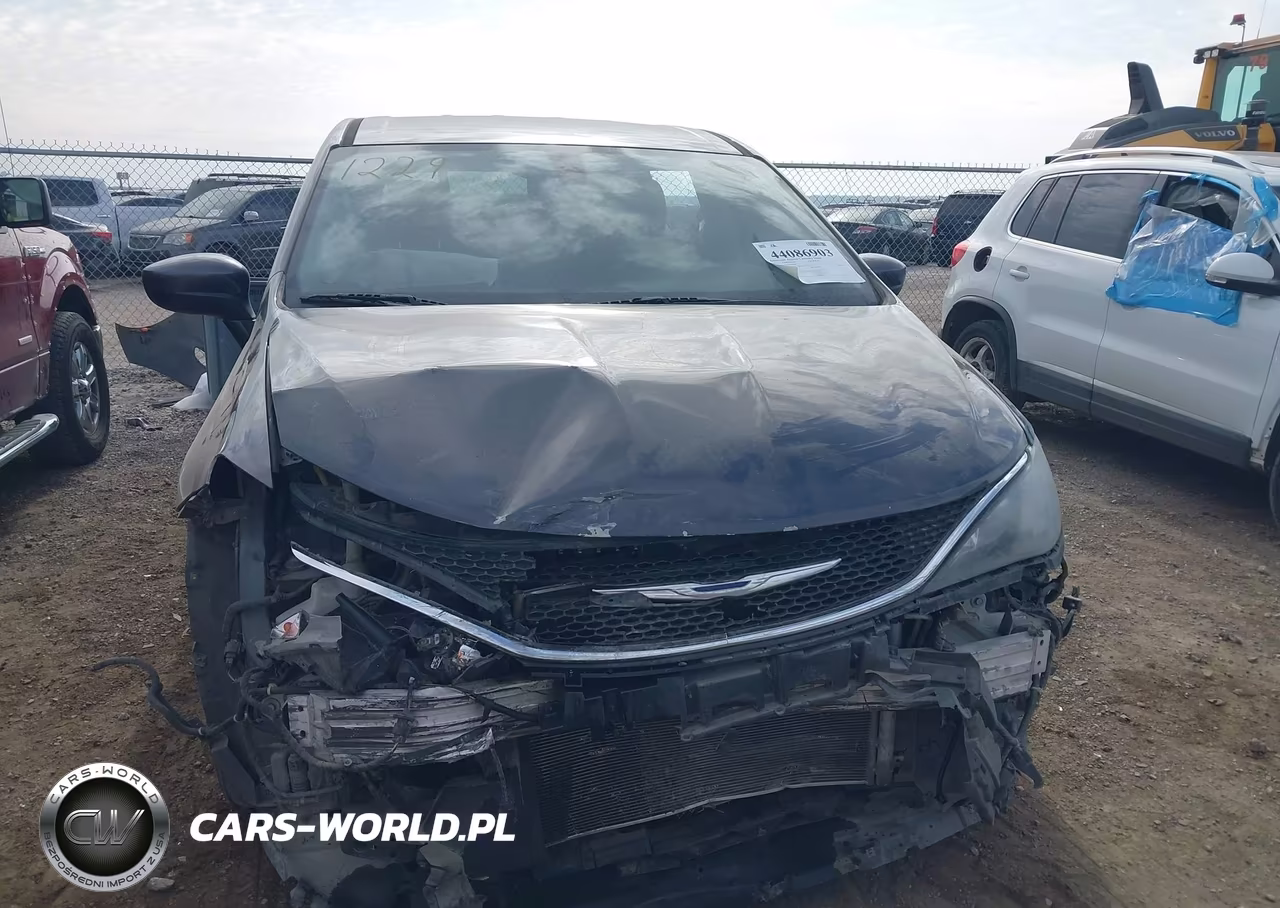 2017 Chrysler Pacifica Touring VIN:2C4RC1DG2HR502490 - 13