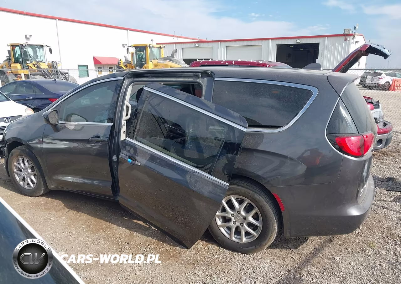 2017 Chrysler Pacifica Touring VIN:2C4RC1DG2HR502490 - 15