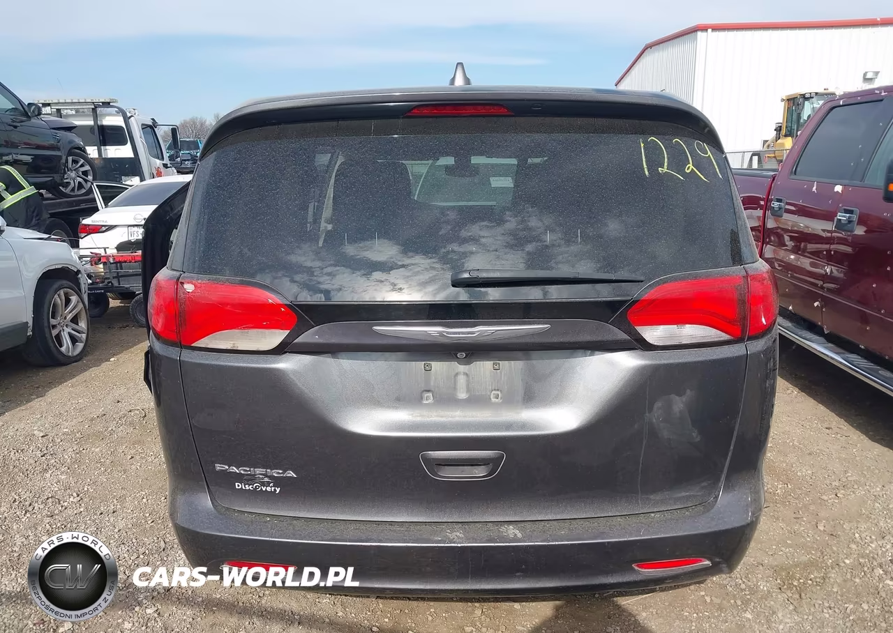 2017 Chrysler Pacifica Touring VIN:2C4RC1DG2HR502490 - 17