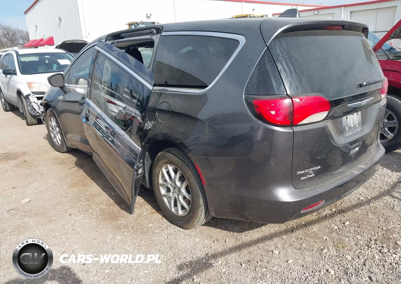 2017 Chrysler Pacifica Touring VIN:2C4RC1DG2HR502490 - 3