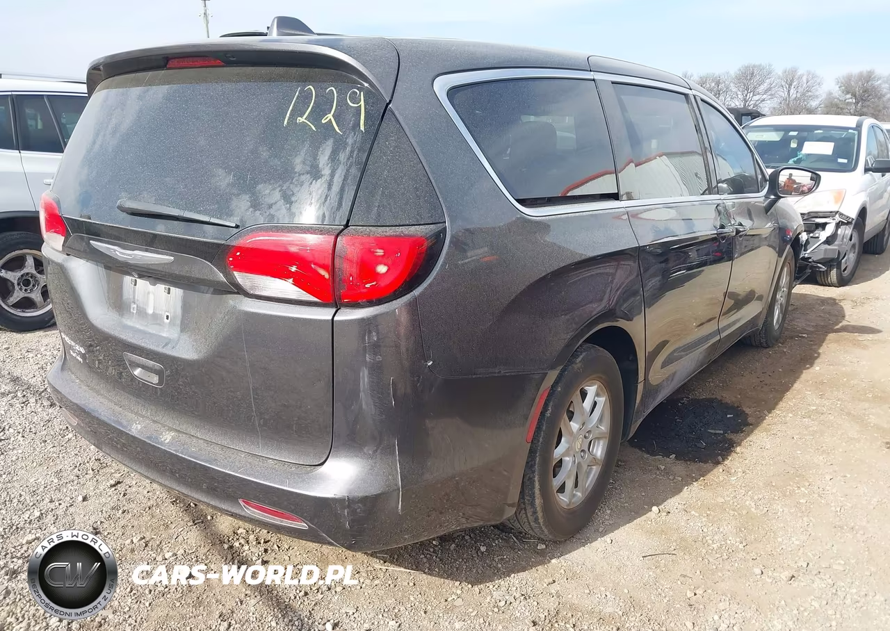 2017 Chrysler Pacifica Touring VIN:2C4RC1DG2HR502490 - 4