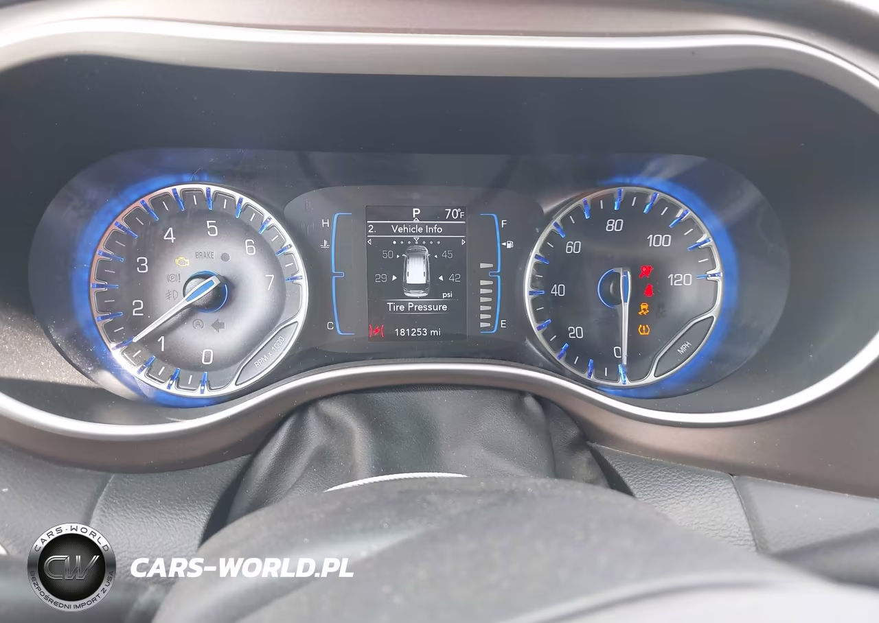 2017 Chrysler Pacifica Touring VIN:2C4RC1DG2HR502490 - 7