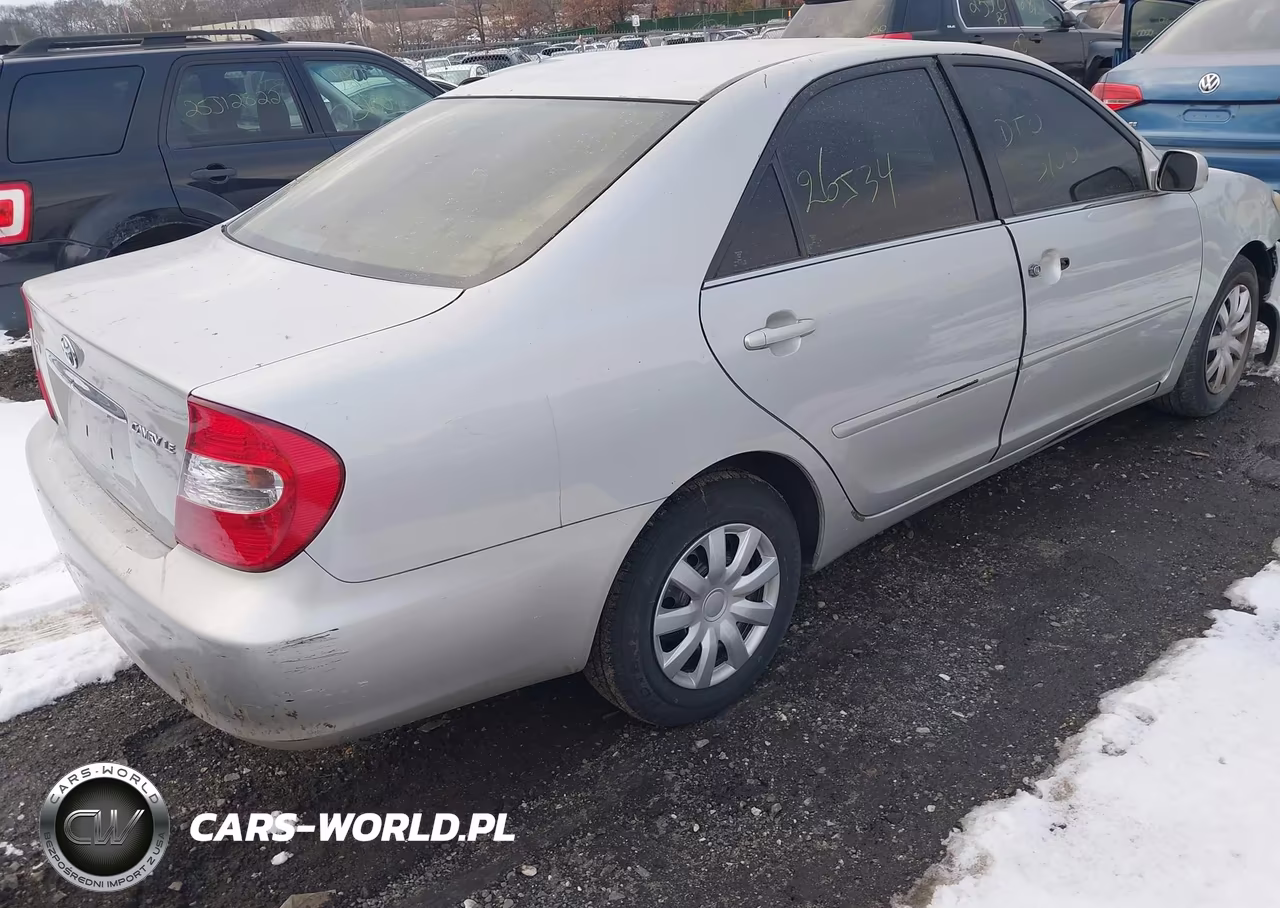 2002 Toyota Camry Le VIN:4T1BE32K22U089104 - 4