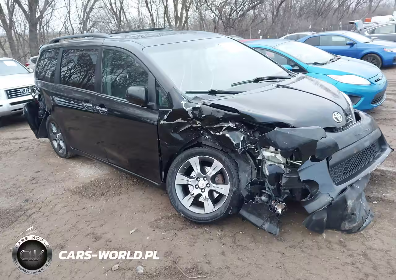 2016 Toyota Sienna Se 8 Passenger