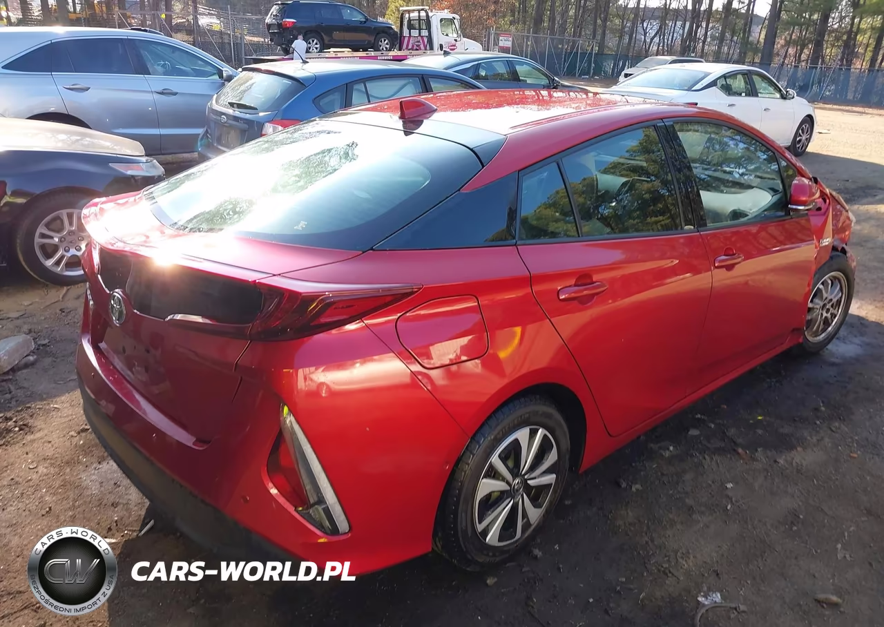 2018 Toyota Prius Prime VIN:JTDKARFP0J3078938 - 4